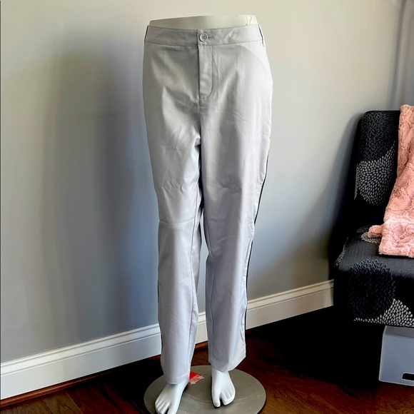 Oakley Pants - Oakley Bella Chino Golf Pant